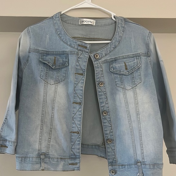 Women's Short Denim Jacket Round Neck-Three Quarter Sleeves-Light Blue Jacket - Picture 2 of 4